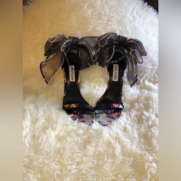 Steve Madden Black w/ Floral Accents and Bow NWOT size 6.5 Benni-R Satin Sandals - Picture 5 of 16